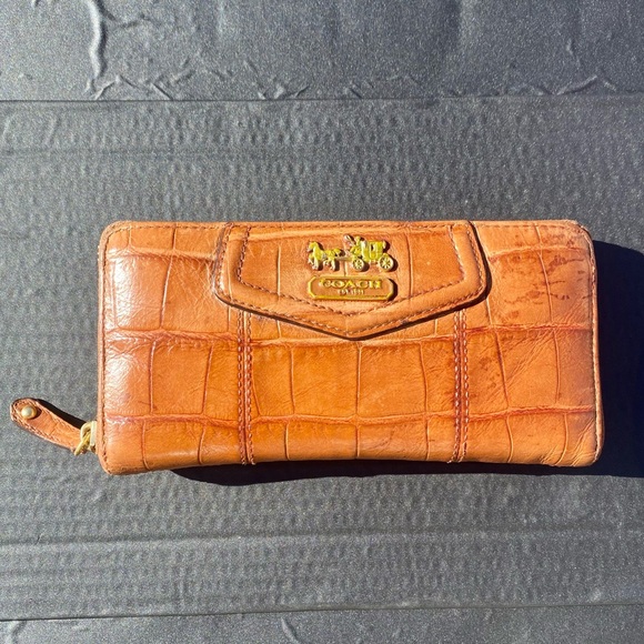 COACH 44412 MADISON 🐊 EMBOSSED ACCORDION WALLET - Picture 8 of 12